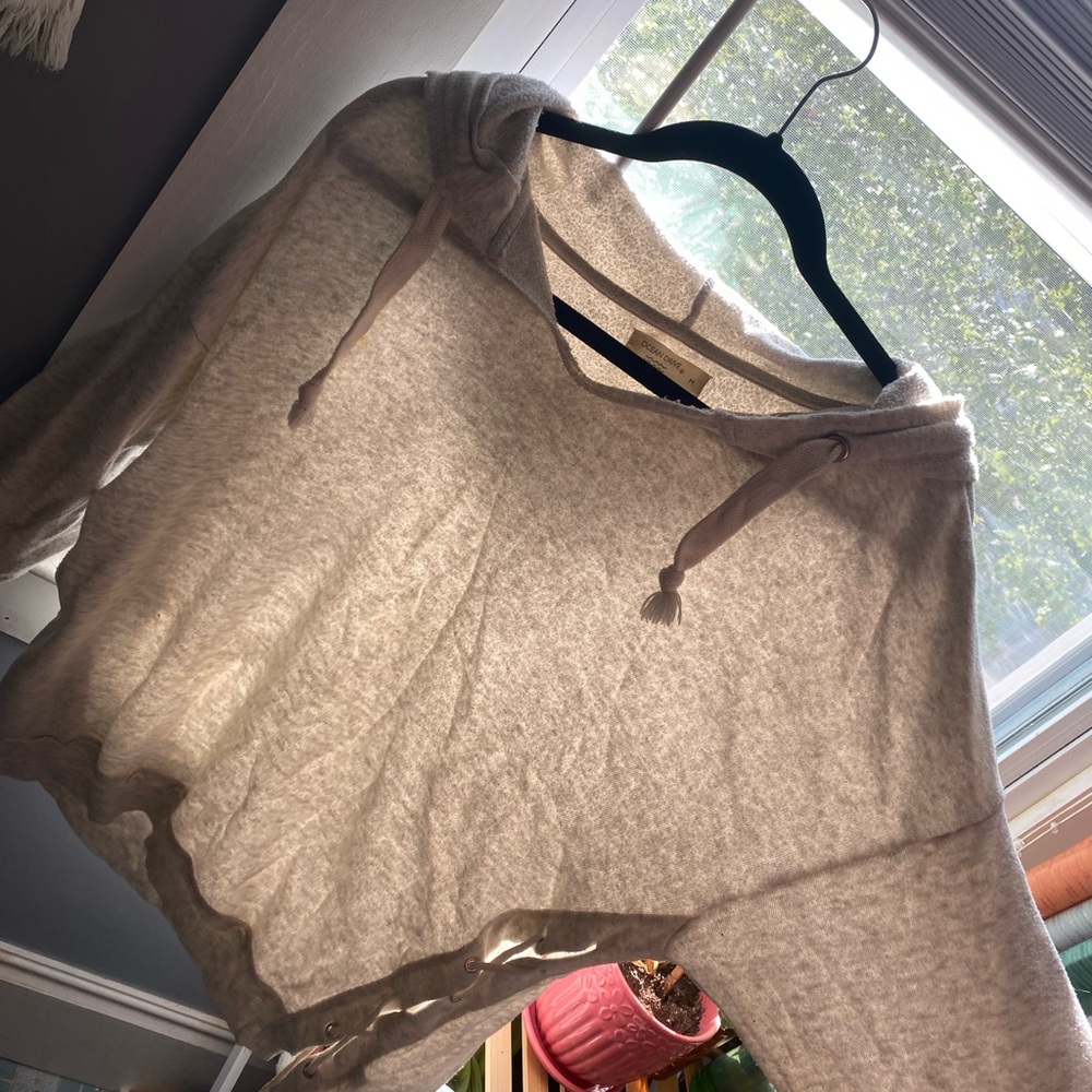Beachy tie side hoodie